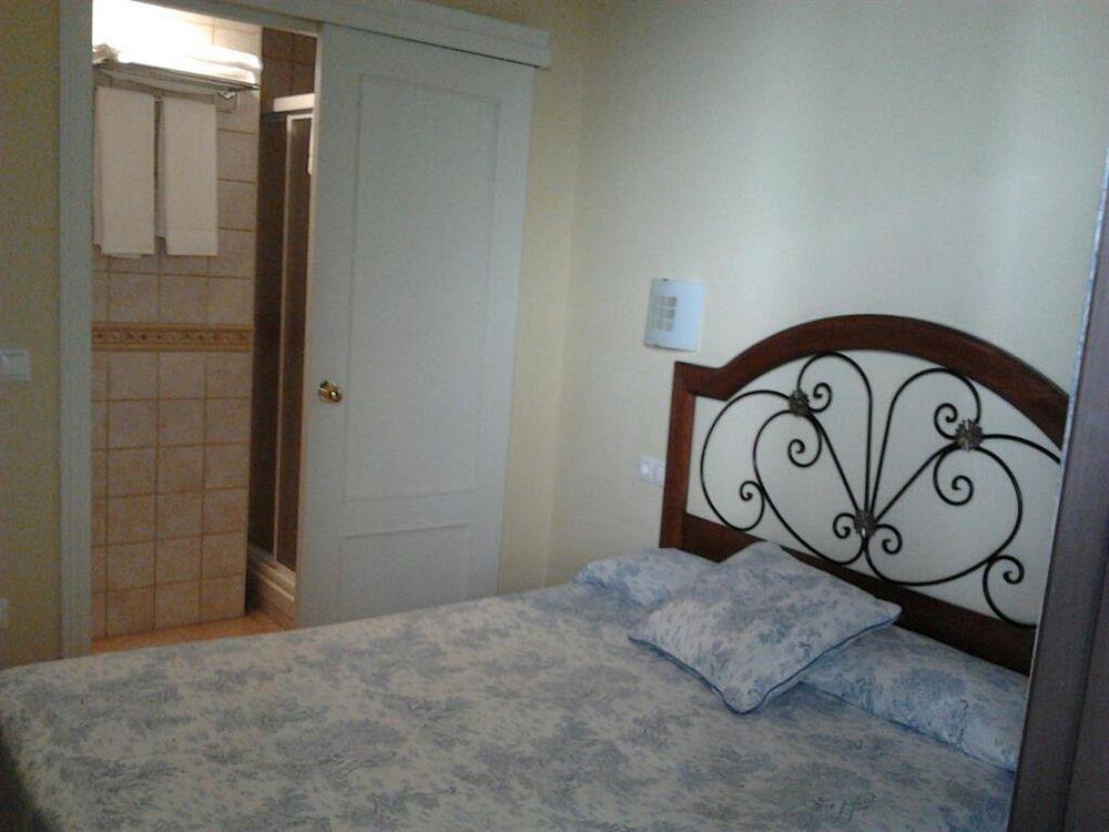 Hostal Azahar Кордова Экстерьер фото