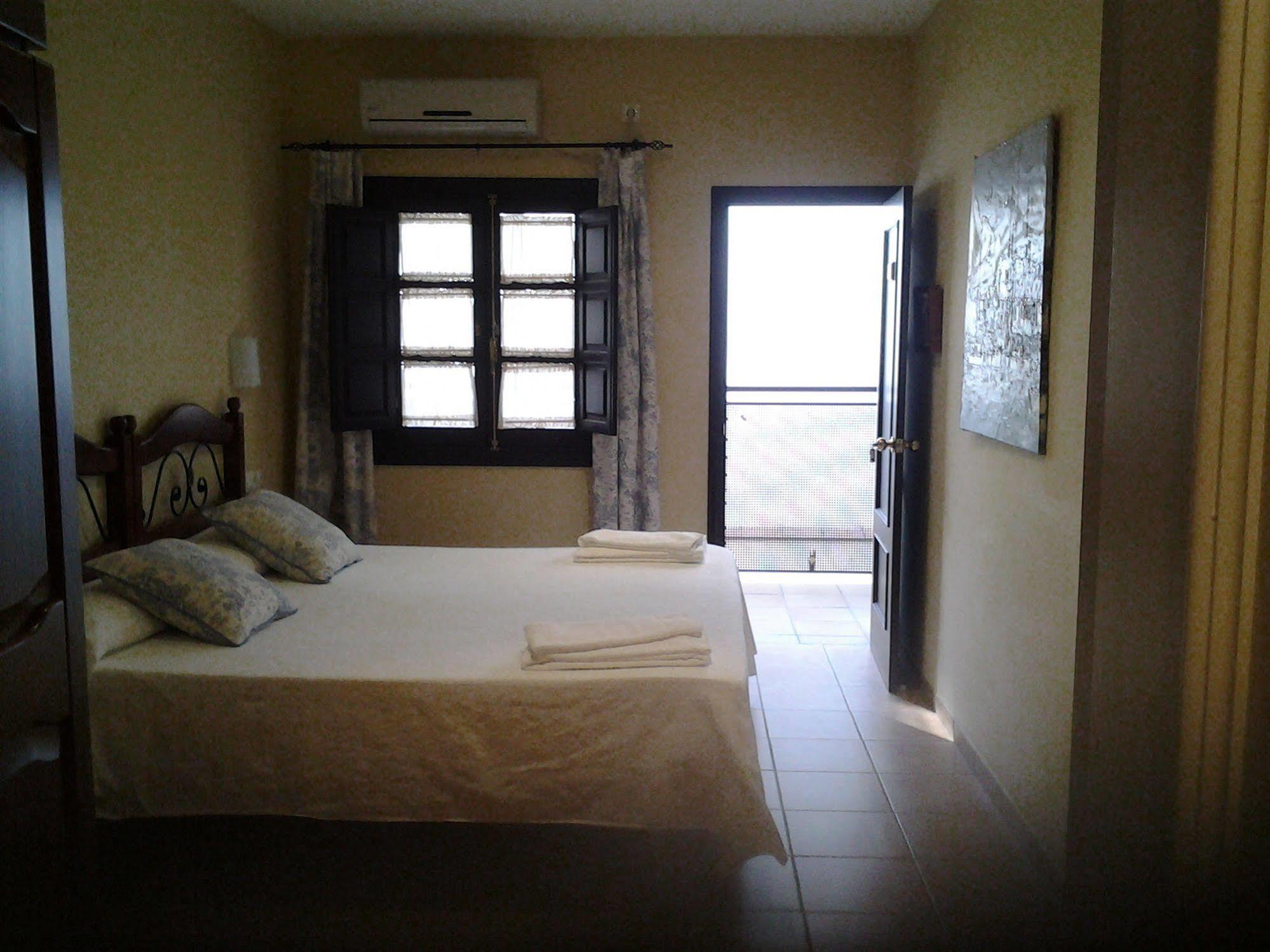 Hostal Azahar Кордова Экстерьер фото