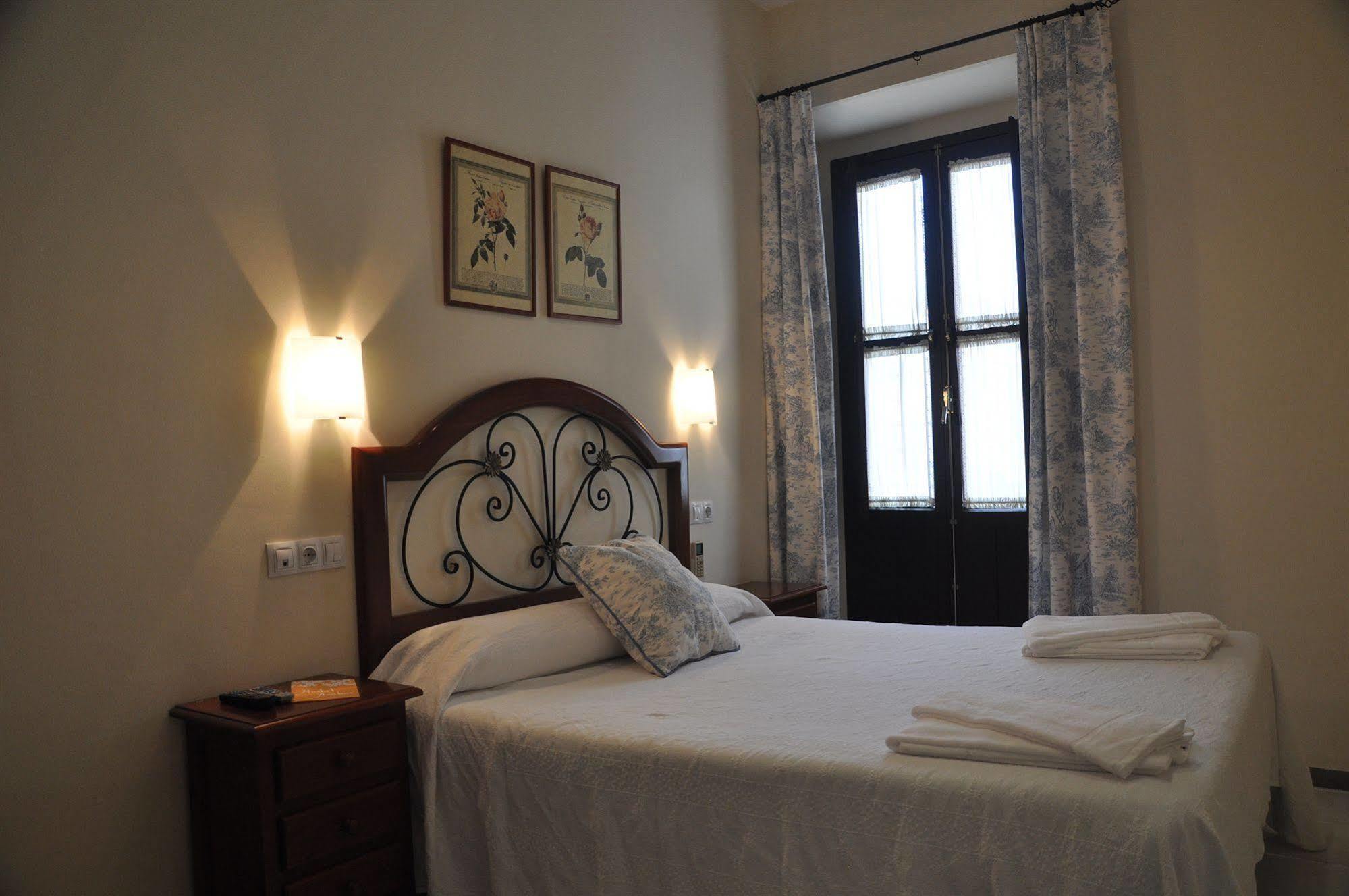 Hostal Azahar Кордова Экстерьер фото